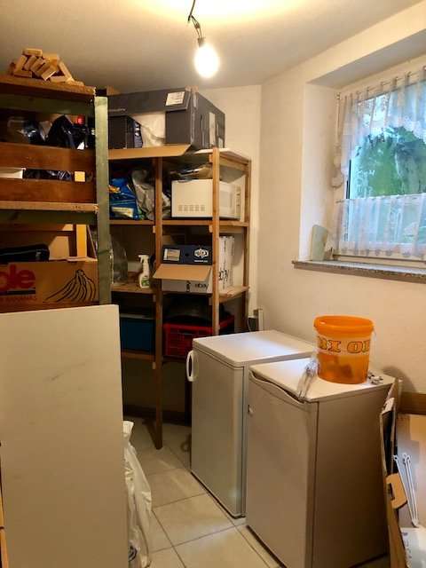 2 Etagen, Einbauk&uuml;che, Balkon, PKW-Stellplatz - was will man mehr ?